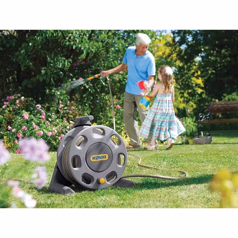 Hozelock Freestanding Compact Manual Hose Reel in Grey and Multicolour – 2