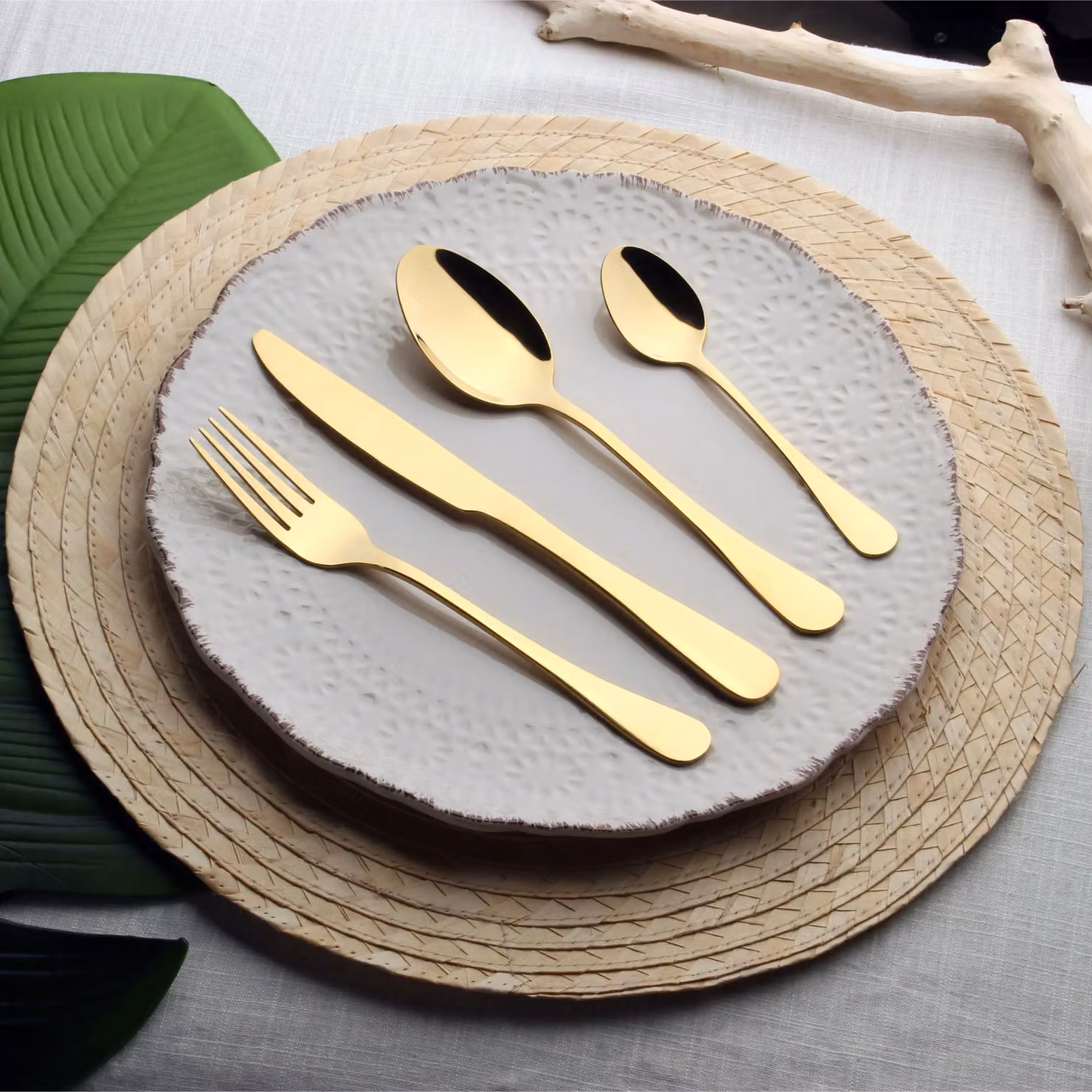 Glim & Glam 16 Piece Gold Coated Stainless Steel Cutlery Set with Spoons and Forks – 2