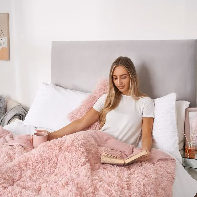 Sienna Soft Fluffy Weighted Blanket in Pink, W: 150 cm