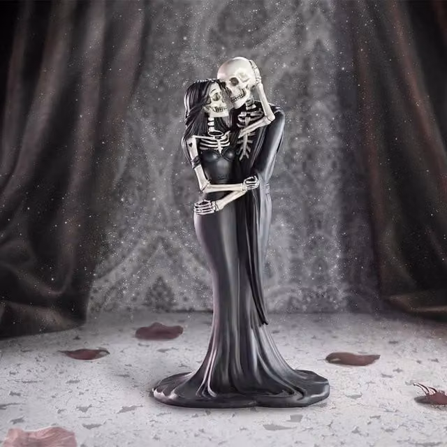 Nemesis Now Eternal Embrace Gothic Skeletons Figurine, Black, Height: 24 cm