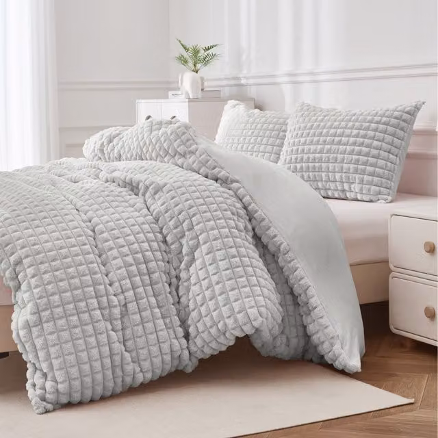 Ezysleep Luxury Faux Fur Box Duvet in Silver Grey, 135 cm