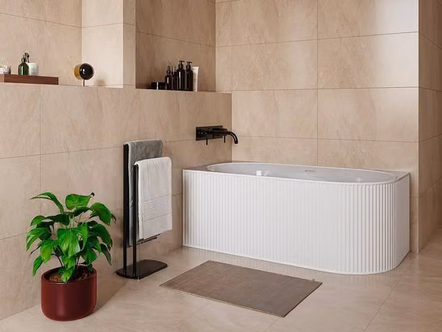 Vente-unique Striped Asymmetric Left Corner Bath in Matt White Acrylic, W/D/H: 170 x 80 x 60 cm – 1