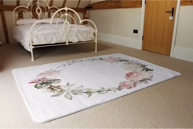 Benjamin Tate Design LTD Watercolour Flowers Designer Rug in Pink and White, Rectangular, Non-Slip, Faux Fur