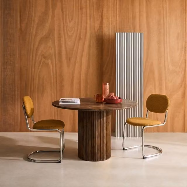 sweeek Round Rubberwood and Oak Veneer Dining Table with 4 Seats in Dark Brown, Diameter: 115 cm, Height: 71 cm – 1