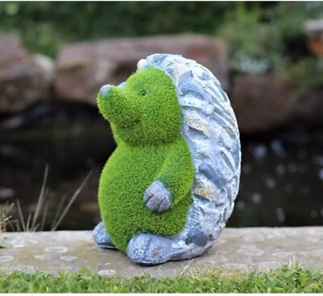 NESTLUNE Hedgehog Animal Flocked Grass Effect Outdoor Sculpture, Green and Multicolour, H 100 cm x W 15 cm x D 15 cm