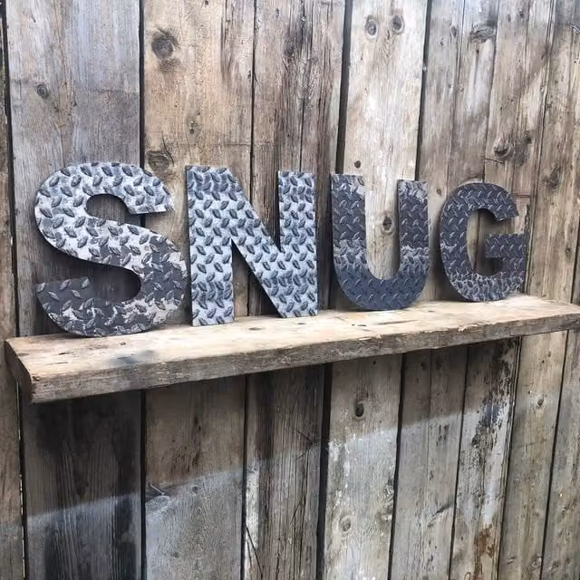 RW Norfolk Personalised Metal Snug Sign in Brown or Grey for Garden Decoration and Home Bar Accessories, W: 30.48 cm, H: 30.48 cm