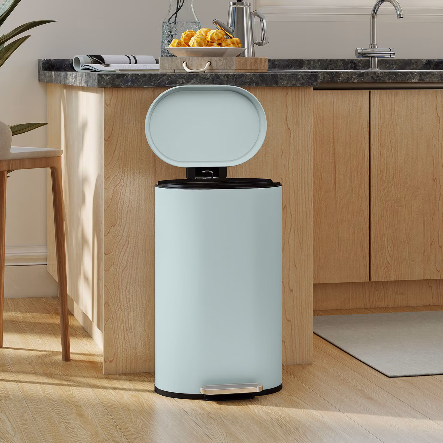 HOMCOM 30 L Modern Curved Pedal Kitchen Bin with Soft Close and Removable Inner Bucket, Green – 2