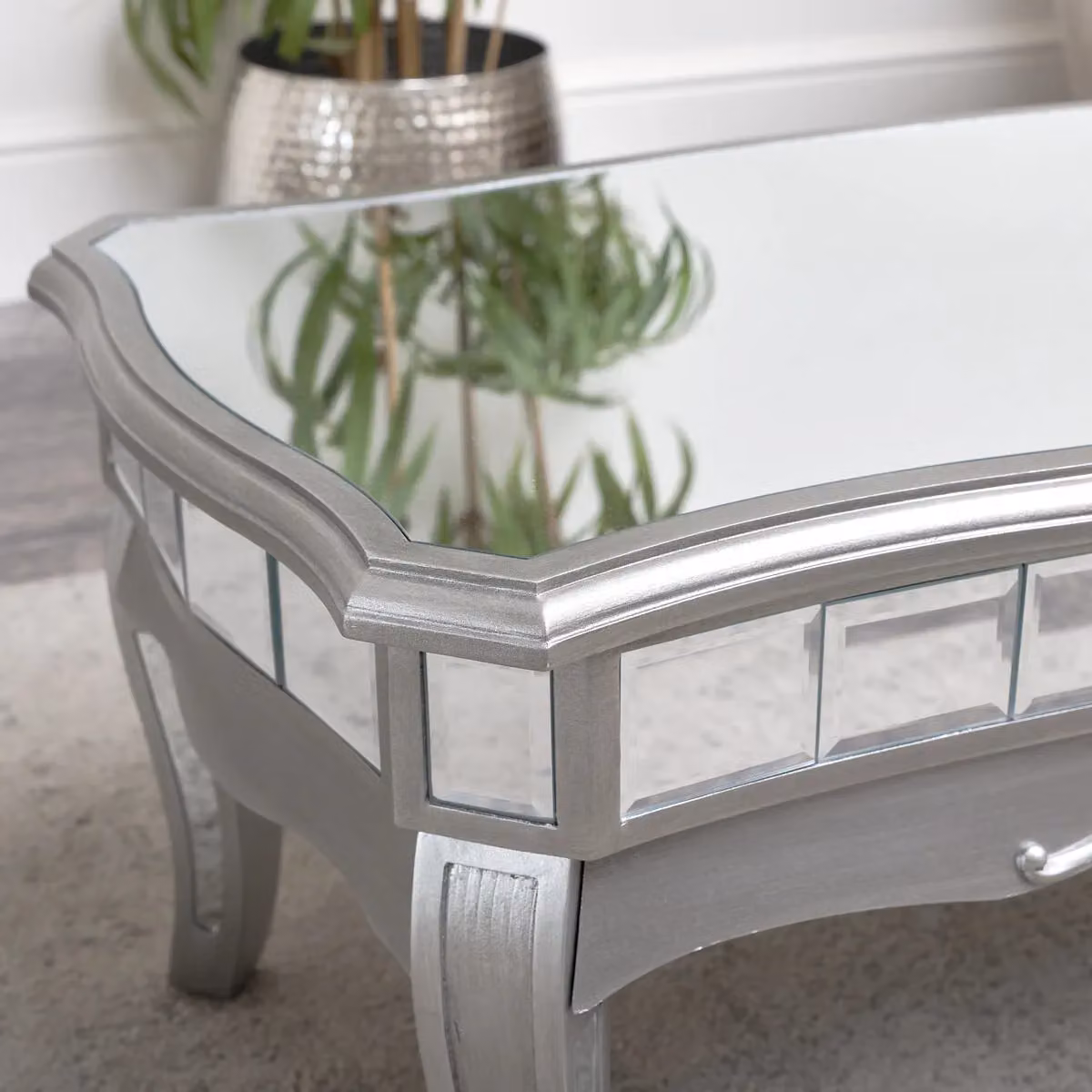 Melody Maison Tiffany Range Mirrored Coffee Table in Silver – 2