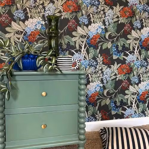 Belgravia Decor Misaki Floral Bold Flower Themed Wallpaper in Charcoal, Anthracite and Green – 4