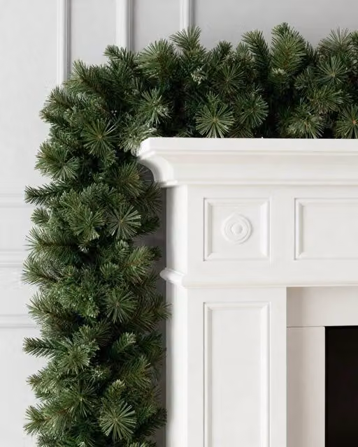 Globrite Realistic Green Pine Christmas Garland with 280 Tips, 2.7m – 1