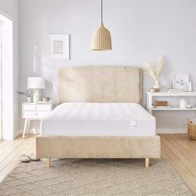 Starlight Beds Hargreave Flynn Deluxe Hybrid Memory Foam and Spring Mattress in White