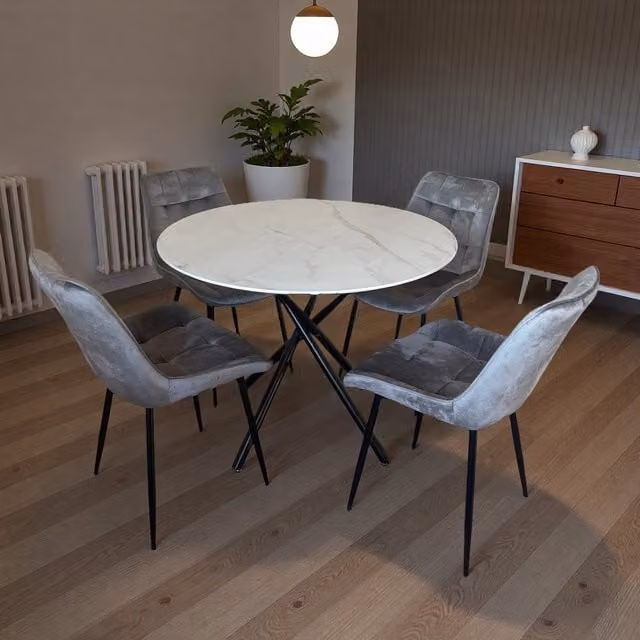 Madefor.living Seattle Round Marble Dining Table with 4 Erica Velvet Chairs in Grey and White