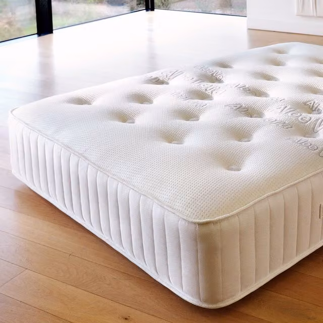 Comfy Living Aloe Vera Hybrid Pocket Sprung Mattress in White, W/D/H: 90 x 190 cm