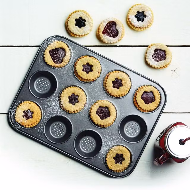 MasterClass Non-Stick Rectangular Tart Tin, Black, W: 32 cm x D: 24 cm – 1