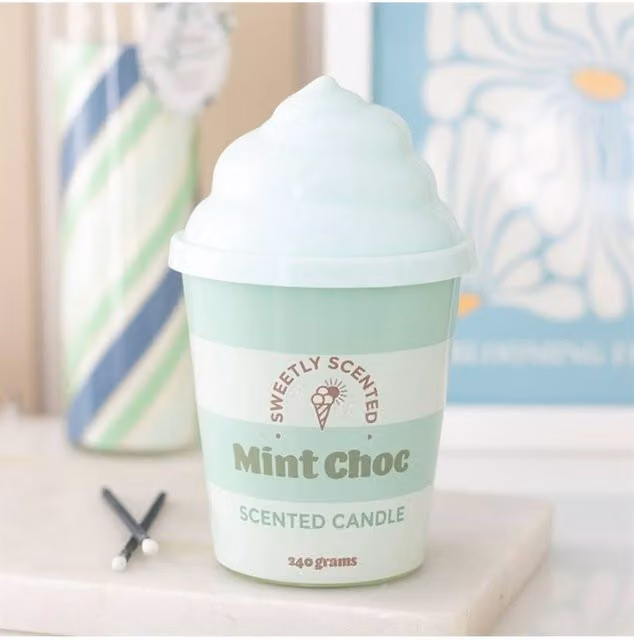 KDMD Mint Choc Ice Cream Scented Candle in a Retro Green Ceramic Tub