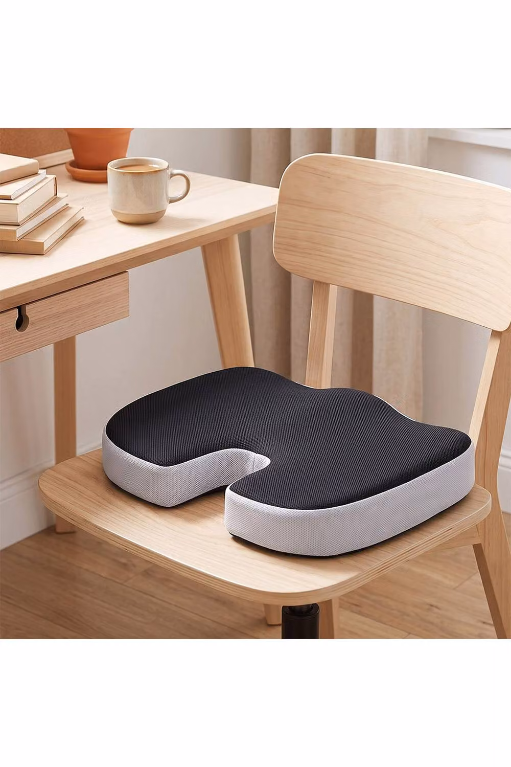 Living and Home Black Breathable Contoured Memory Foam Non-slip Seat Cushion for Adults – 2