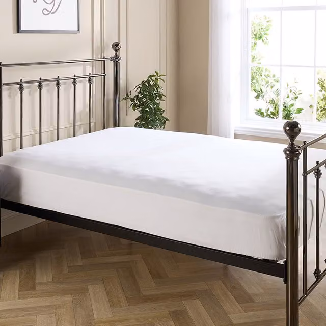 Hotel Pure Luxury White Cotton 5 Star Fitted Sheet, W: 180 cm, D: 200 cm