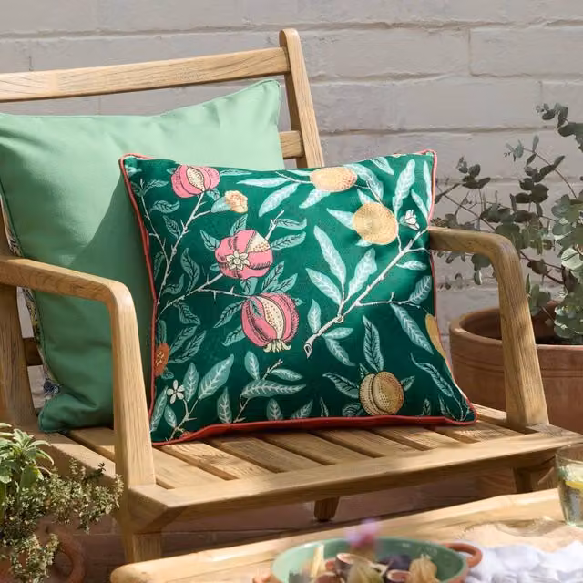 Morris & Co. Fruits Outdoor Square Cushion in Green and Yellow, W/D/H: 45 x 45 x 45 cm – 1