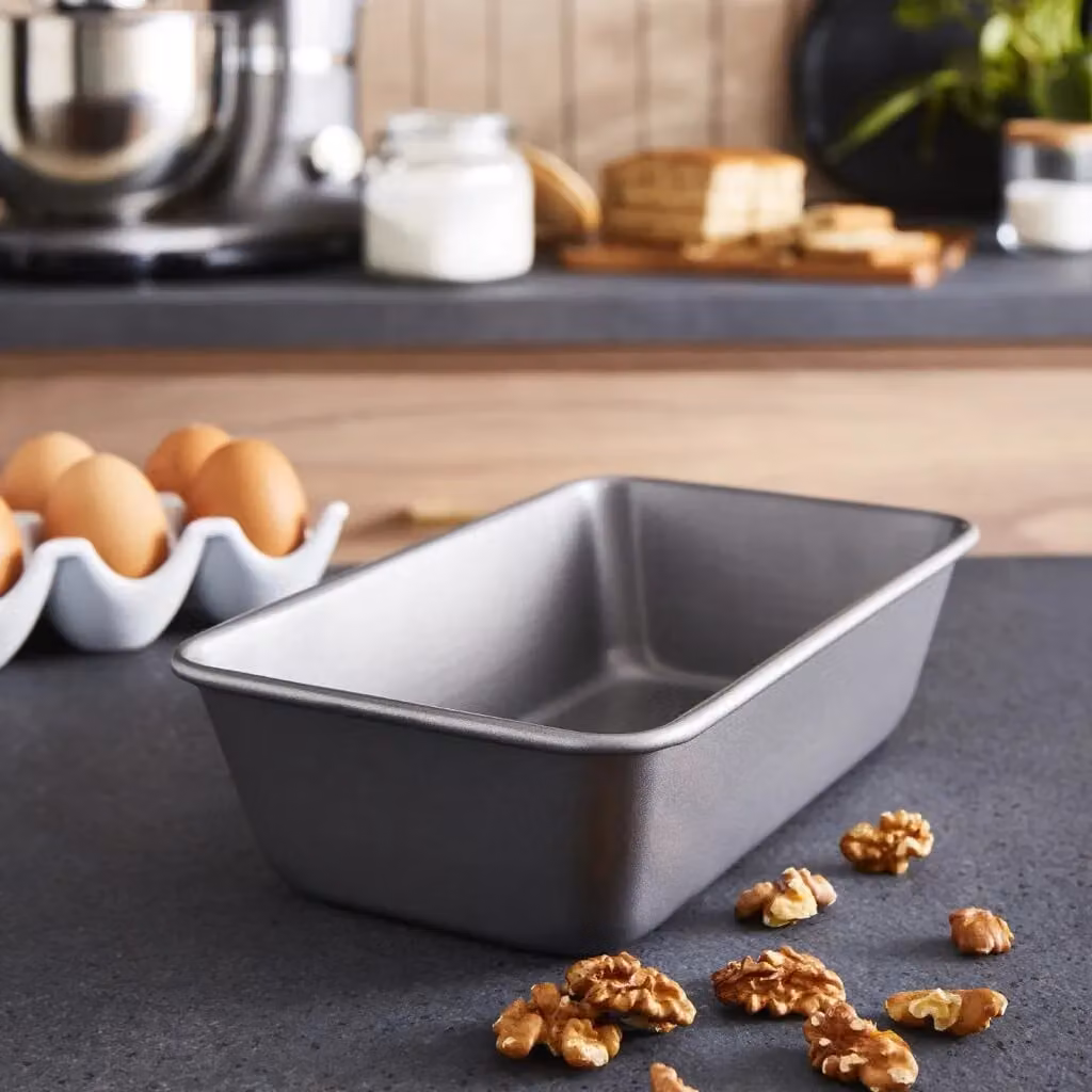 Morphy Richards Non-Stick Carbon Steel Bakeware Set in Grey, including 12 Cup Muffin Tin, Square Cake Tin and Loaf Tin – 4