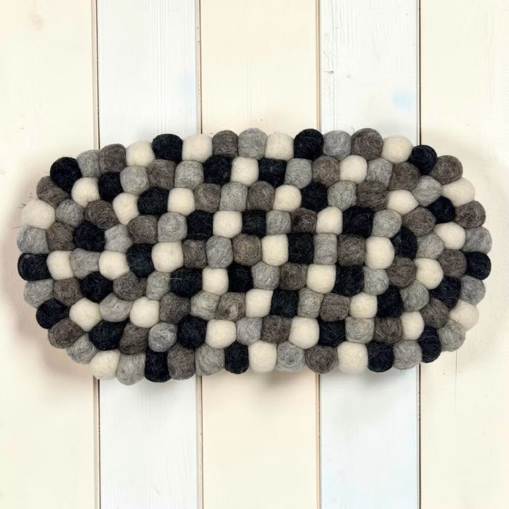 Four Candle Oval Felt Ball Centre Mat in Grey – 2