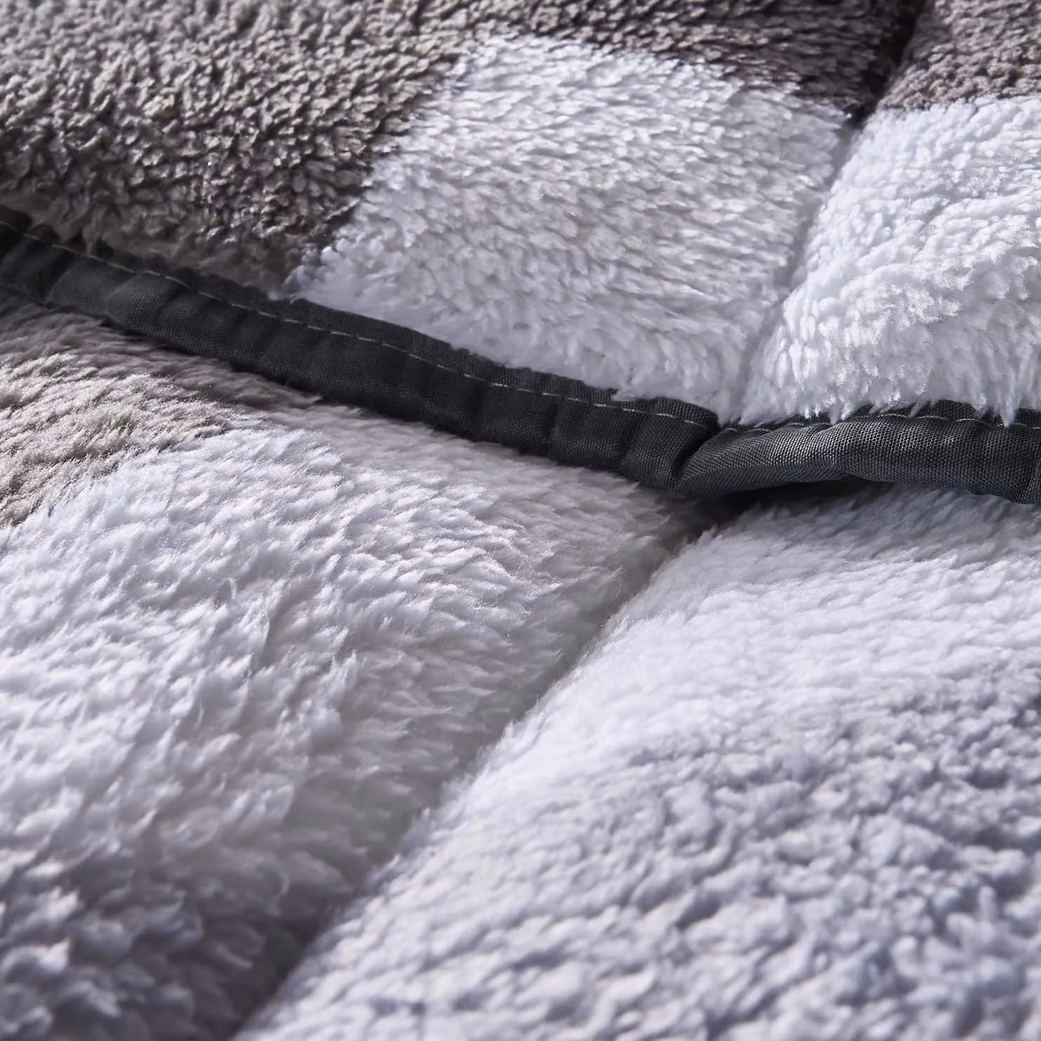 OHS Grey Geometric Teddy Fleece Coverless Double Duvet and Pillowcase Set, 10.5 TOG, W/D/H: 200 x 200 x 200 cm – 6
