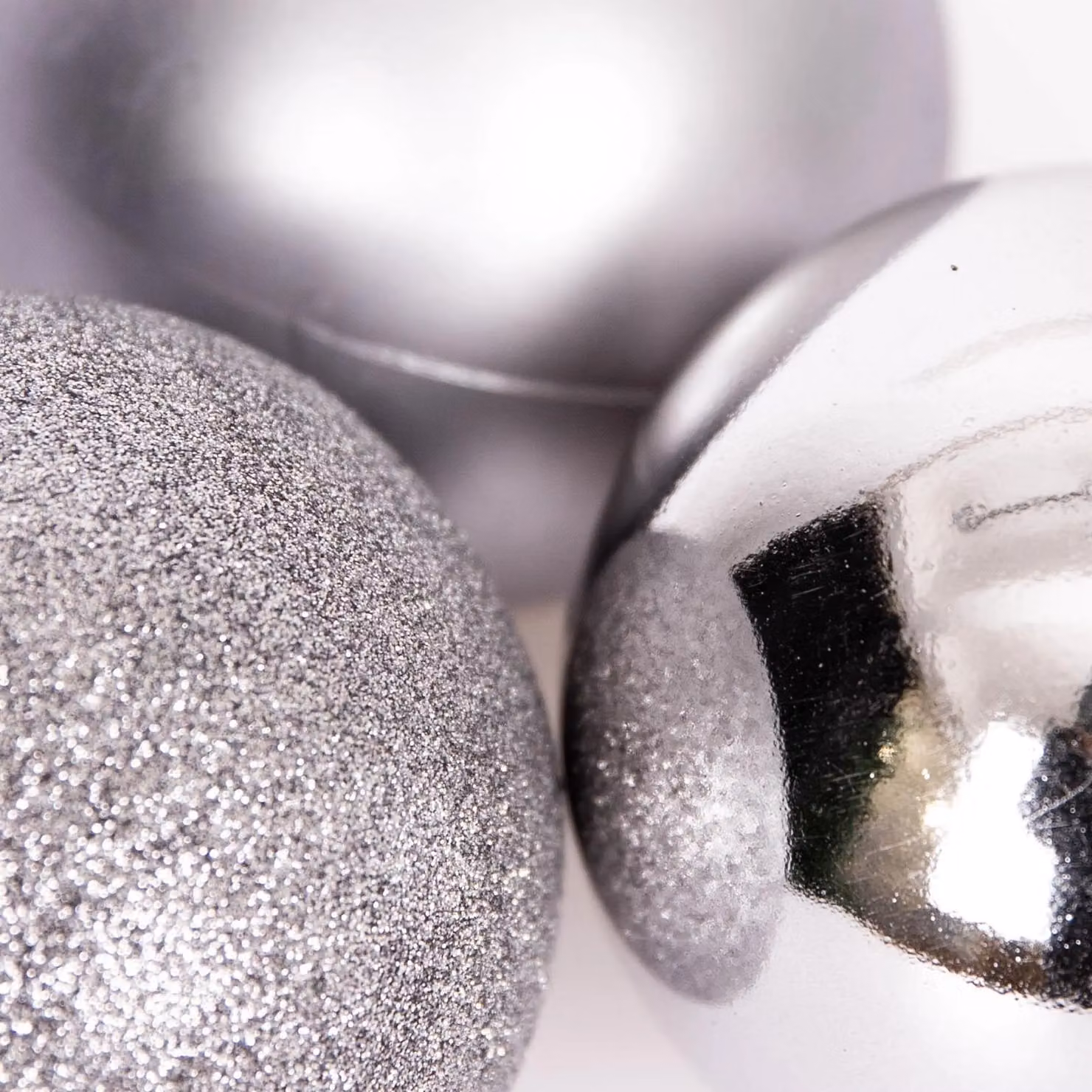Shatchi 18-Piece Set of Grey and Silver Round Christmas Tree Baubles, Diameter: 5 cm – 4