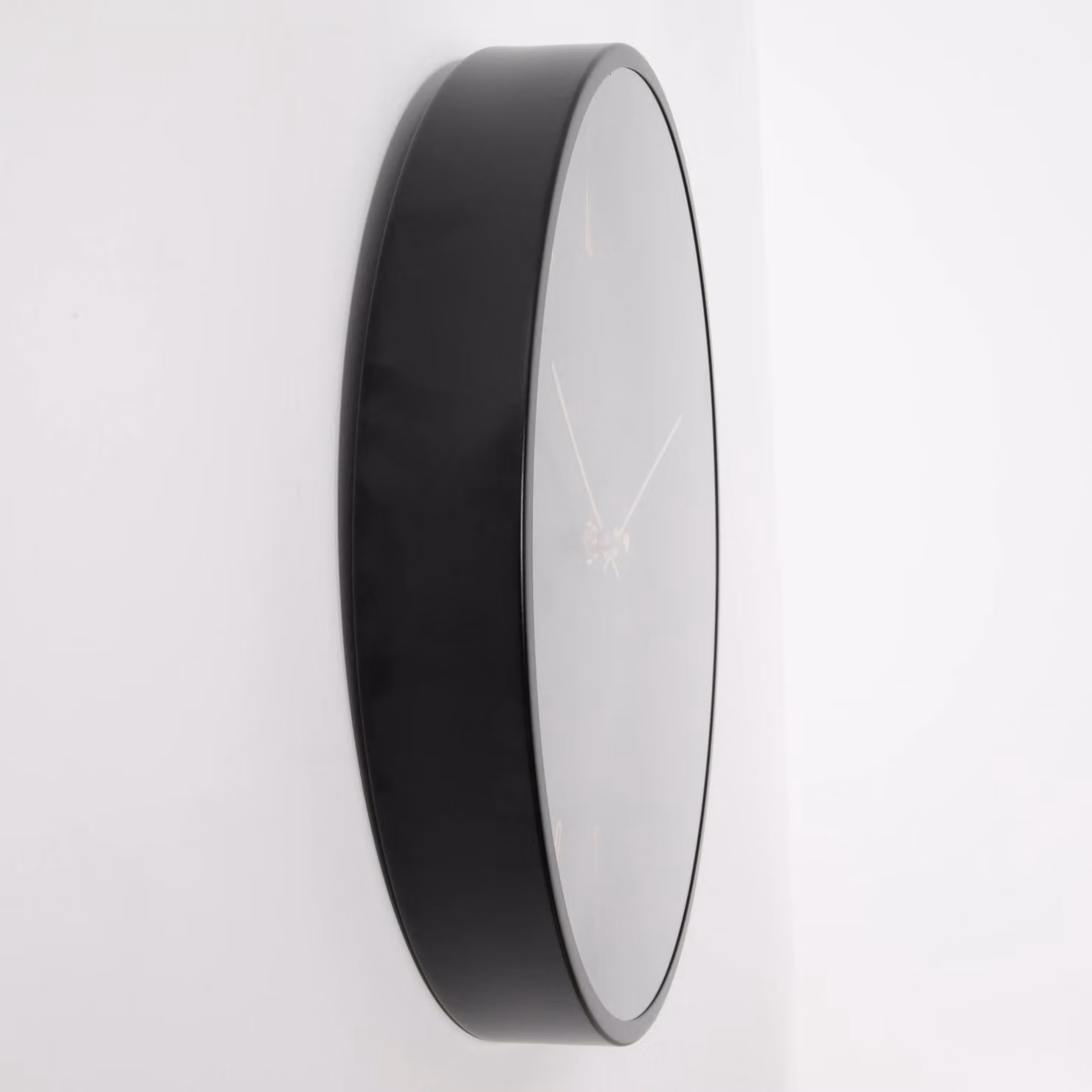 Native Home & Lifestyle Mid-Century Modern Round Analogue Wall Clock in Black and Gold, Diameter: 30 cm – 3