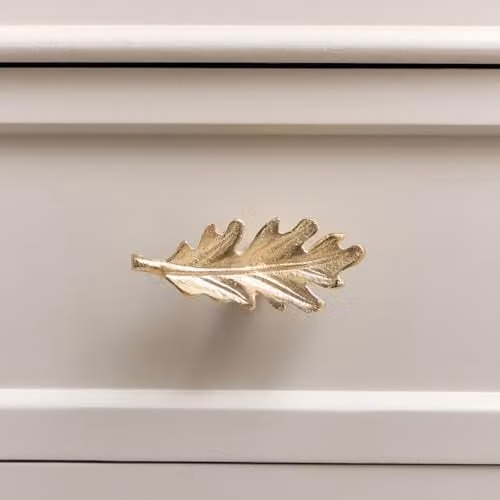 Melody Maison Polished Gold Metal Oak Leaf Drawer Knob – 1