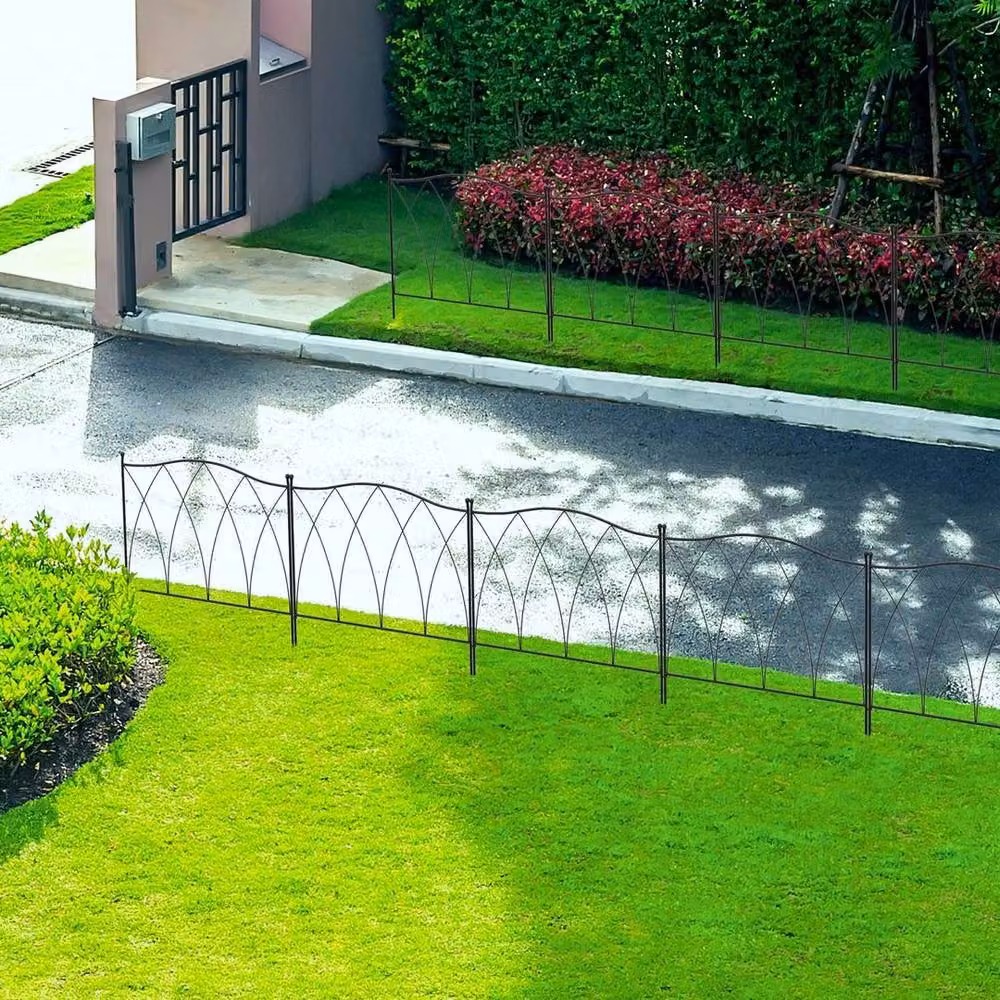 Kelvenix 5-Piece Black Metal Decorative Garden Fencing Border Edging, 0.6m2 – 3