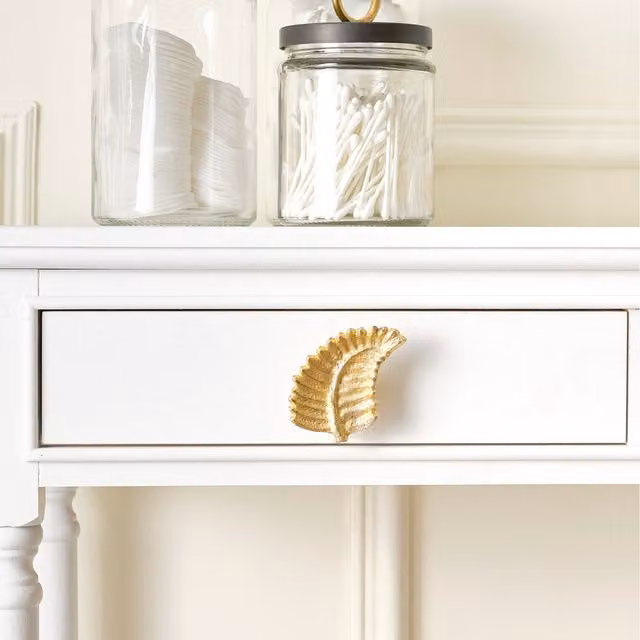 Melody Maison Curved Leaf Drawer Knob in Gold