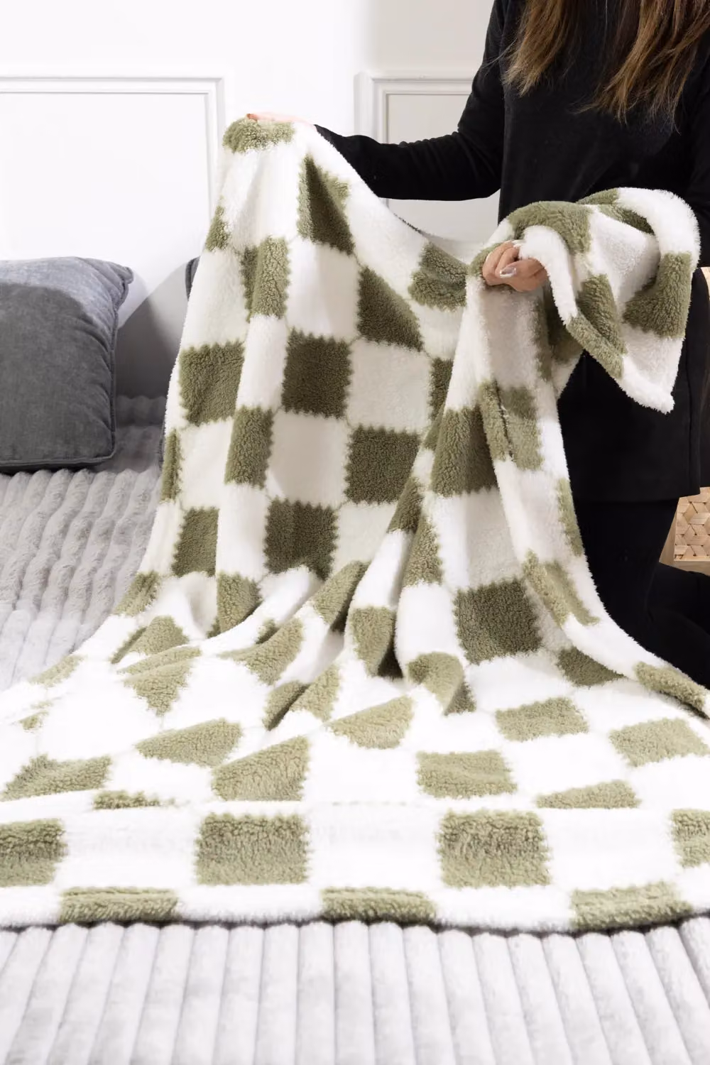 Living and Home Green Checkered Flannel Soft Lightweight Fleece Throw Blanket, W: 200 cm, D: 230 cm – 3