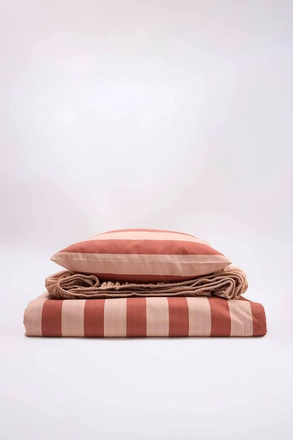 WOVCOR Single Striped Bedding Set with Duvet Cover and Fitted Sheet in Red and Multicolour – 2