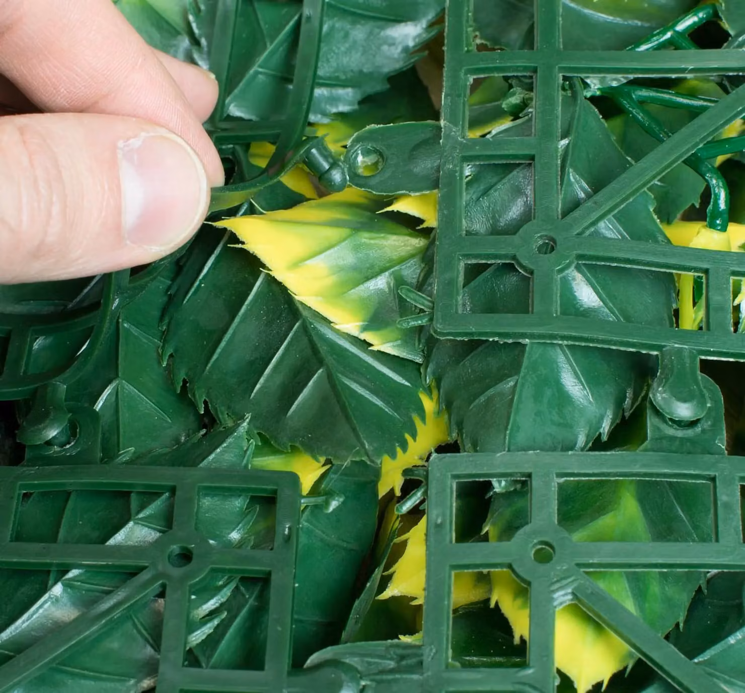 Primrose 16-Panel Artificial Leaf Hedge for Outdoor Patios in Green and Yellow, W/H: 50 x 50 cm – 2