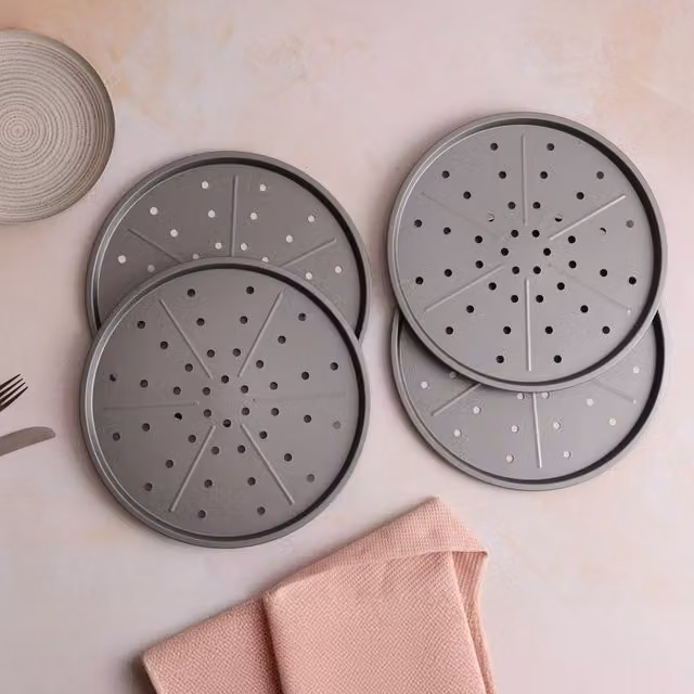 Betterware Essentials Set of 4 Non-Stick Round Carbon Steel Pizza Trays in Silver, Diameter: 33 cm – 1