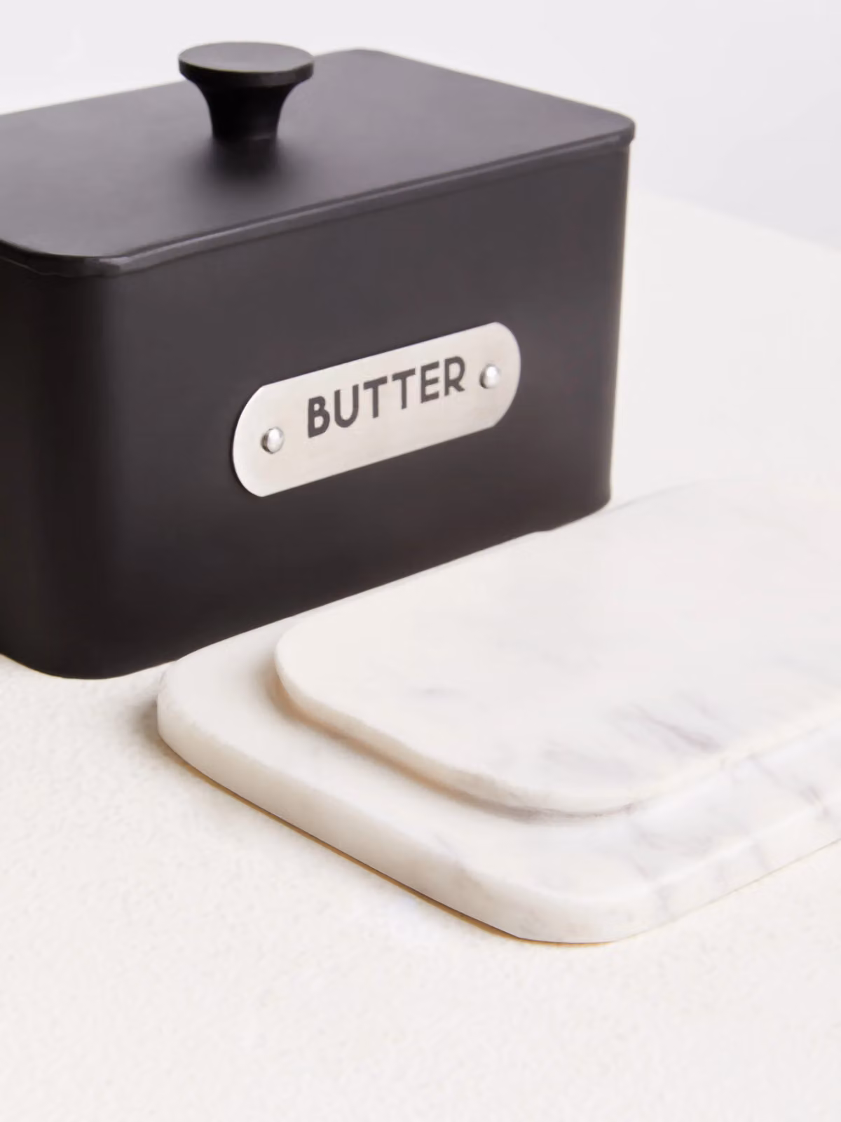 Orsina Rectangular Ceramic Butter Dish with Lid in Black, Silver or White, W/D/H: 18.0 x 12.0 x 7.0 cm – 2