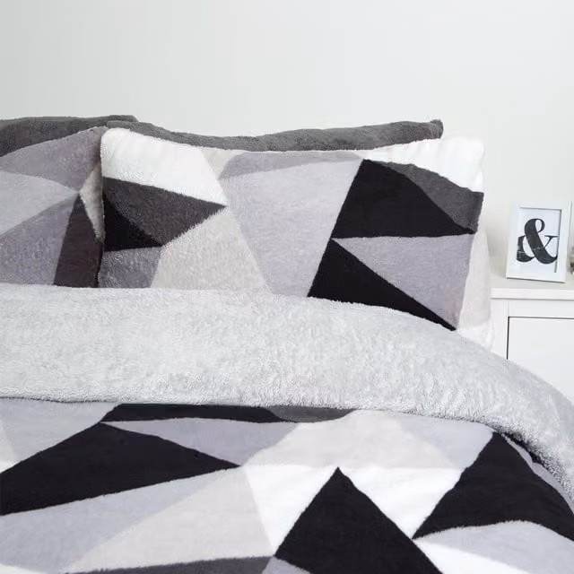 Dreamscene Shapes Teddy Fleece Duvet Cover and Pillowcase Set in Silver Grey, W: 140 cm, L: 200 cm