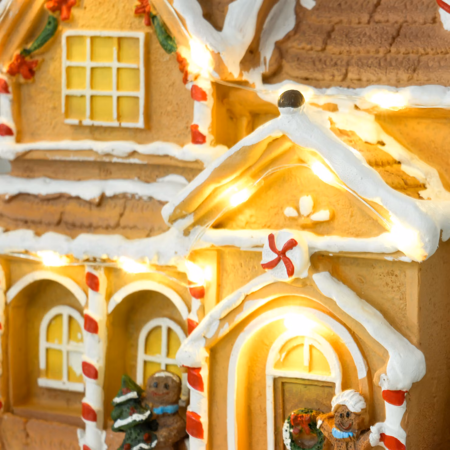 HOMCOM Gingerbread House Christmas Decoration with Light and Music in White and Brown – 6