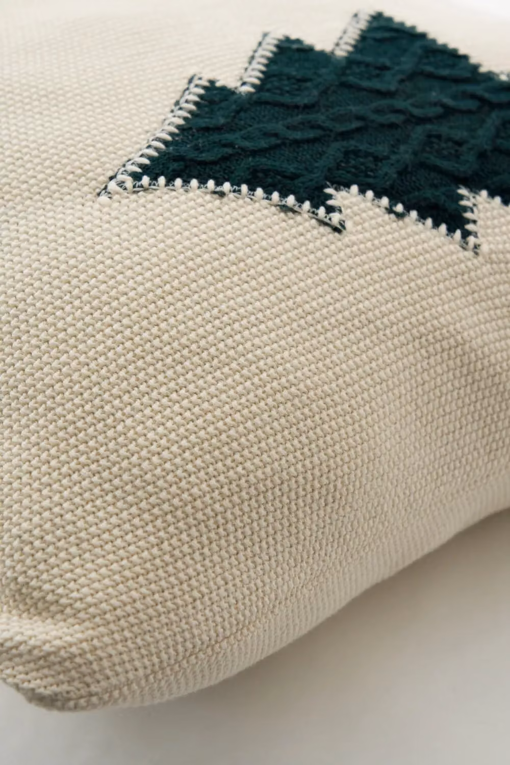BHS Christmas Trees Rectangular Cotton Cushion in Green and Beige, W/H: 60 x 40 cm – 3