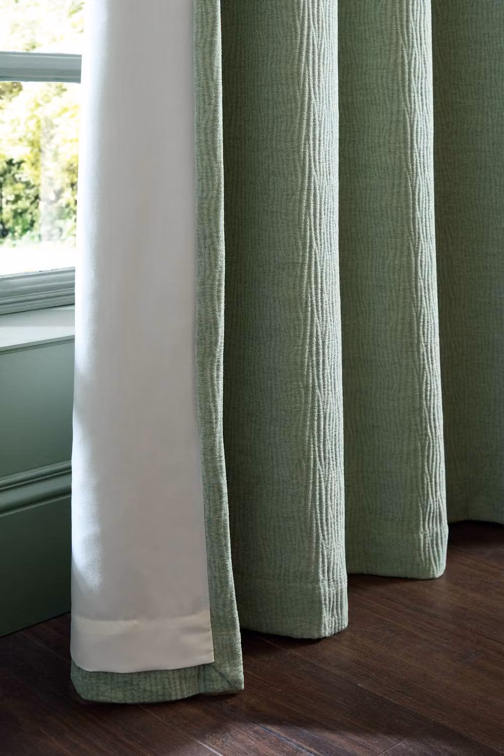 Catherine Lansfield Crinkle Chenille Lined Eyelet Curtains in Green, Width: 117 cm, Drop: 137 cm – 2