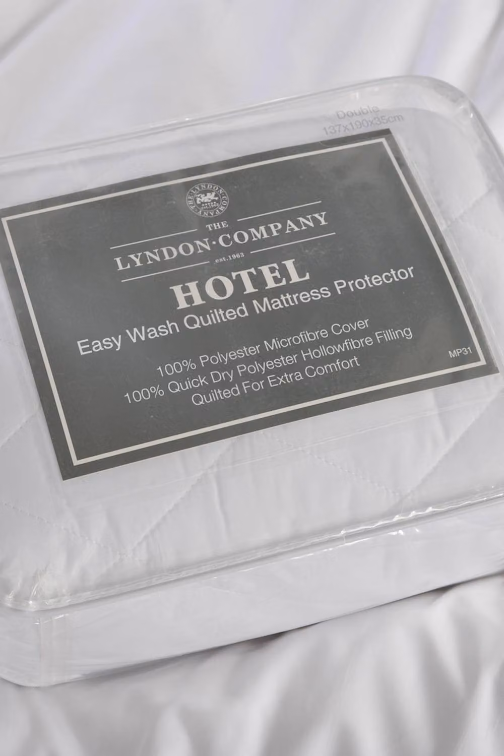 The Lyndon Company Easy Wash Quilted Mattress Protector in White, W/D/H: 140 x 200 cm – 2