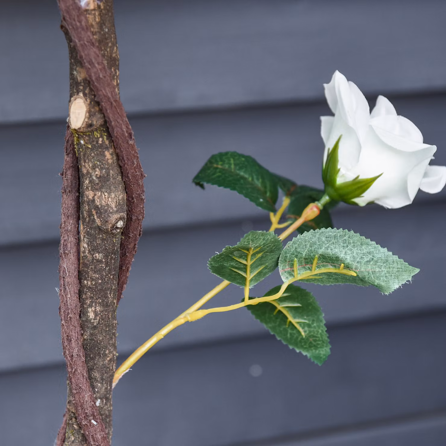 Outsunny Artificial Rose Tree with 21 White Flowers in a Green Pot, Height: 90 cm – 7