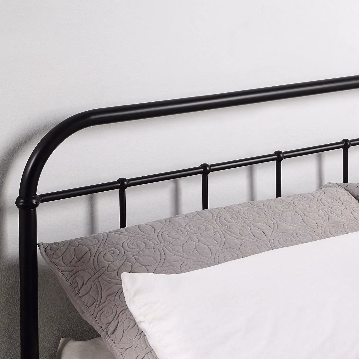 SlumberWorx Aldbury Modern Traditional Style Metal Bed Frame in Black, W/D/H: 140 x 200 cm – 2