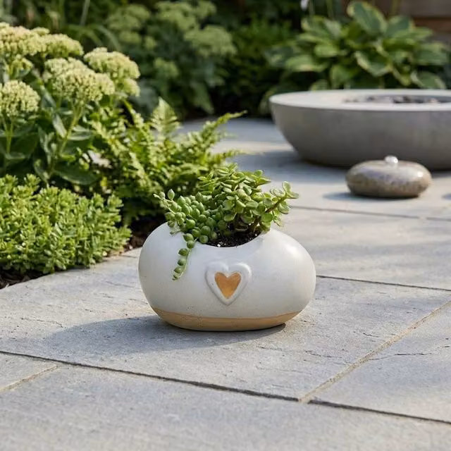 Garden Greatness Relica Mini Heart Ceramic Tabletop Planter Pot in Beige, White and Multicolour, W/D/H: 11.0 x 11.0 x 6.0 cm