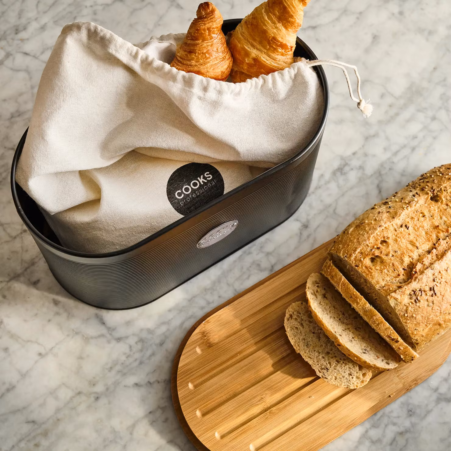 Cooks Professional Ribbed Bread Bin with Linen Bag and 2-in-1 Bamboo Cutting Board Lid in Black and Silver – 2