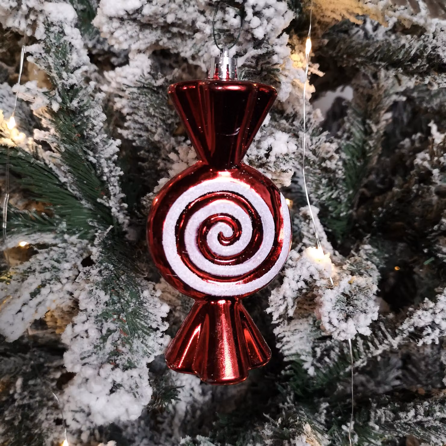 Samuel Alexander Pack of 5 Red, White and Silver Candy Stripe Shatterproof Christmas Hanging Decorations, Diameter: 15 cm – 4
