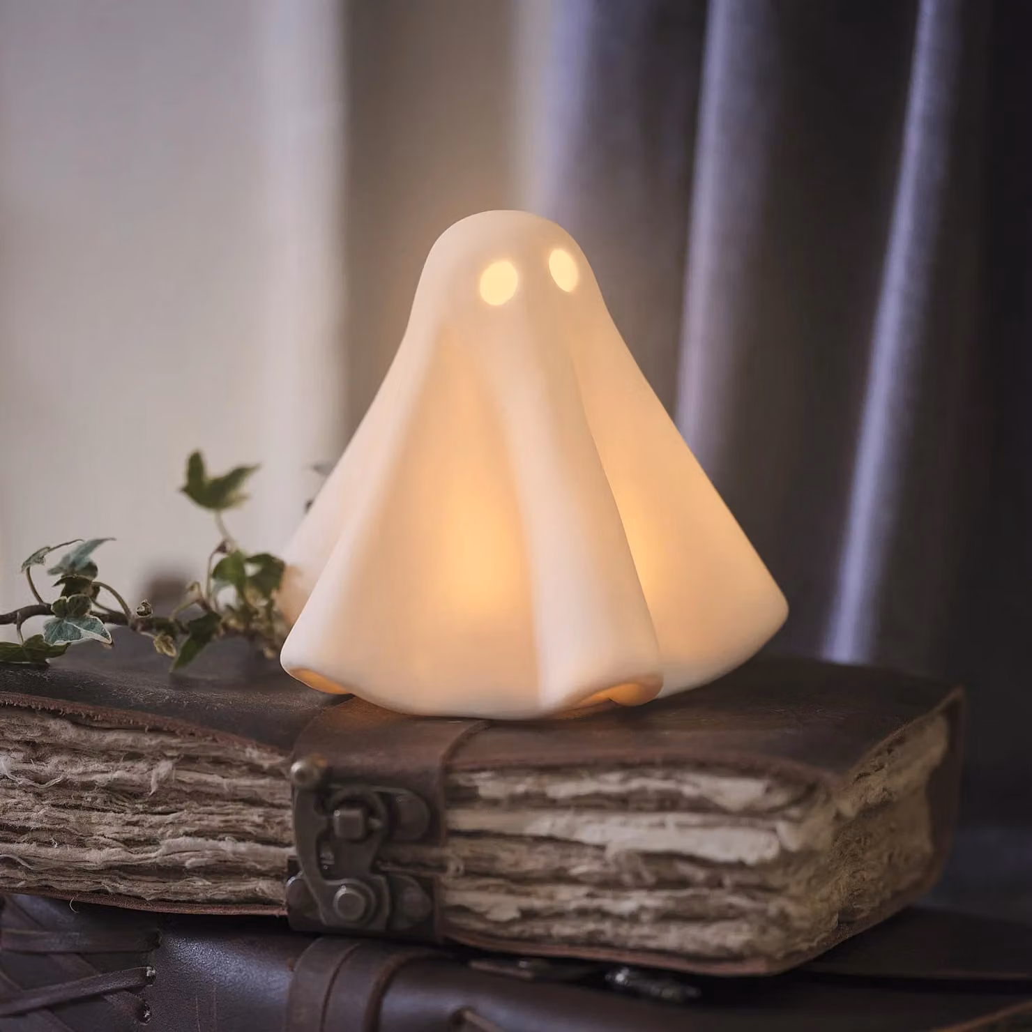 Lights4fun Gerald the Ghost White Porcelain LED Halloween Tabletop Decoration – 1