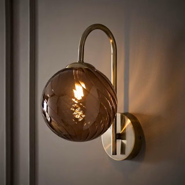 ValueLights Sydney Single Glass Swirl Shade Metal Wall Light Fitting in Brushed Gold and Brass