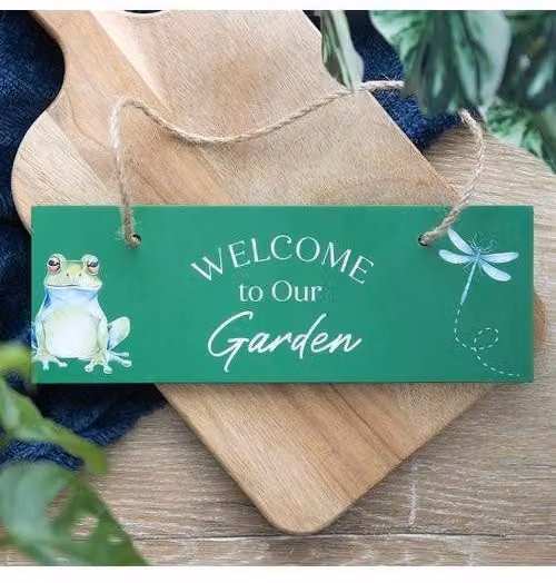 KDMD Green Welcome to Our Garden Hanging Wood Wall Plaque with Animal Design