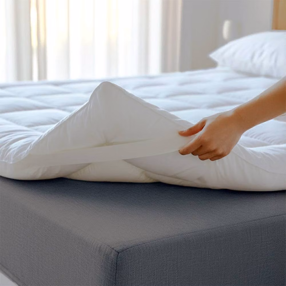 The White Stone Breathable Microfibre Mattress Topper in White, W/D/H: 180 x 200 cm – 4