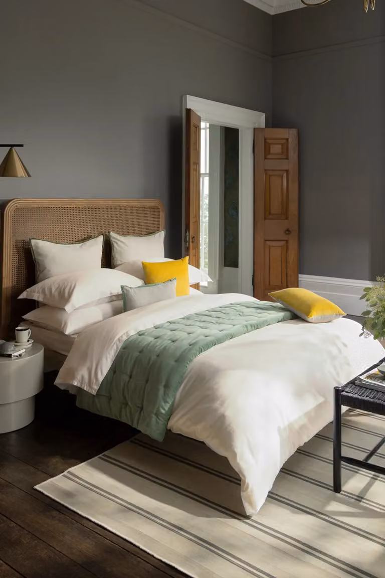 Christy 400TC Luxury Cotton Mako Satin Plain Dye Bedding Gift Set in Ivory, Super King